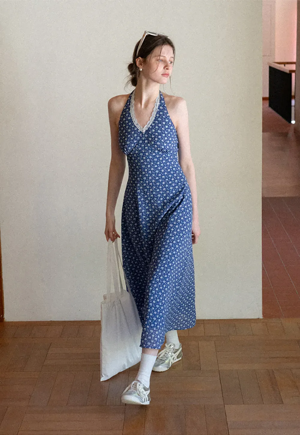 Halter neck dress with floral print and lace trim