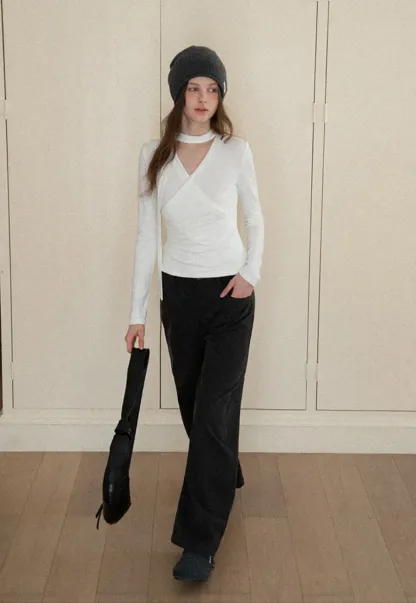 V neck long sleeve top with choker design