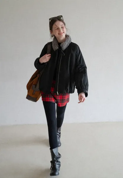 Stylish Short Jacket with Furry Collar and Zipper Design