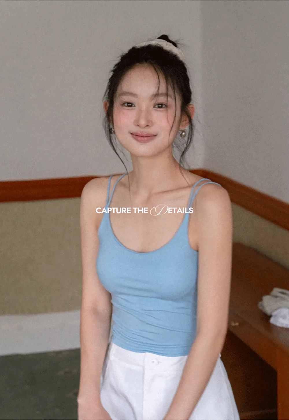 Thin strap scoop neck fitted tank top