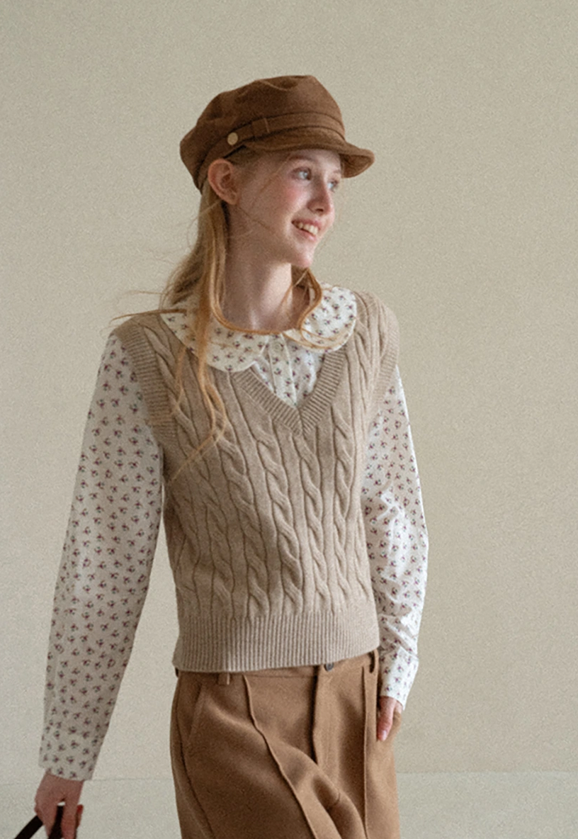 Cable Knit V Neck Sleeveless Sweater