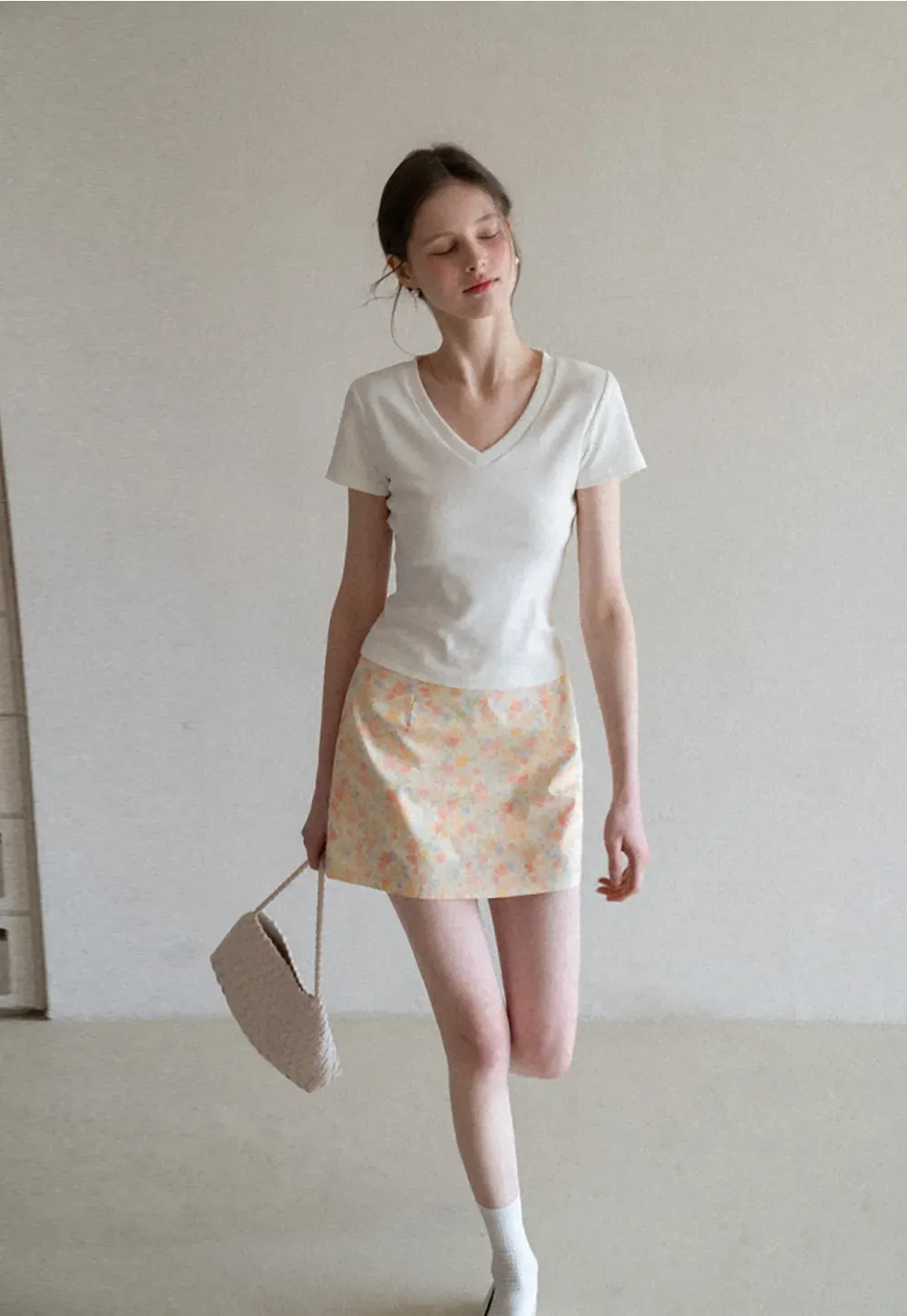 V neck short sleeve knit t shirt