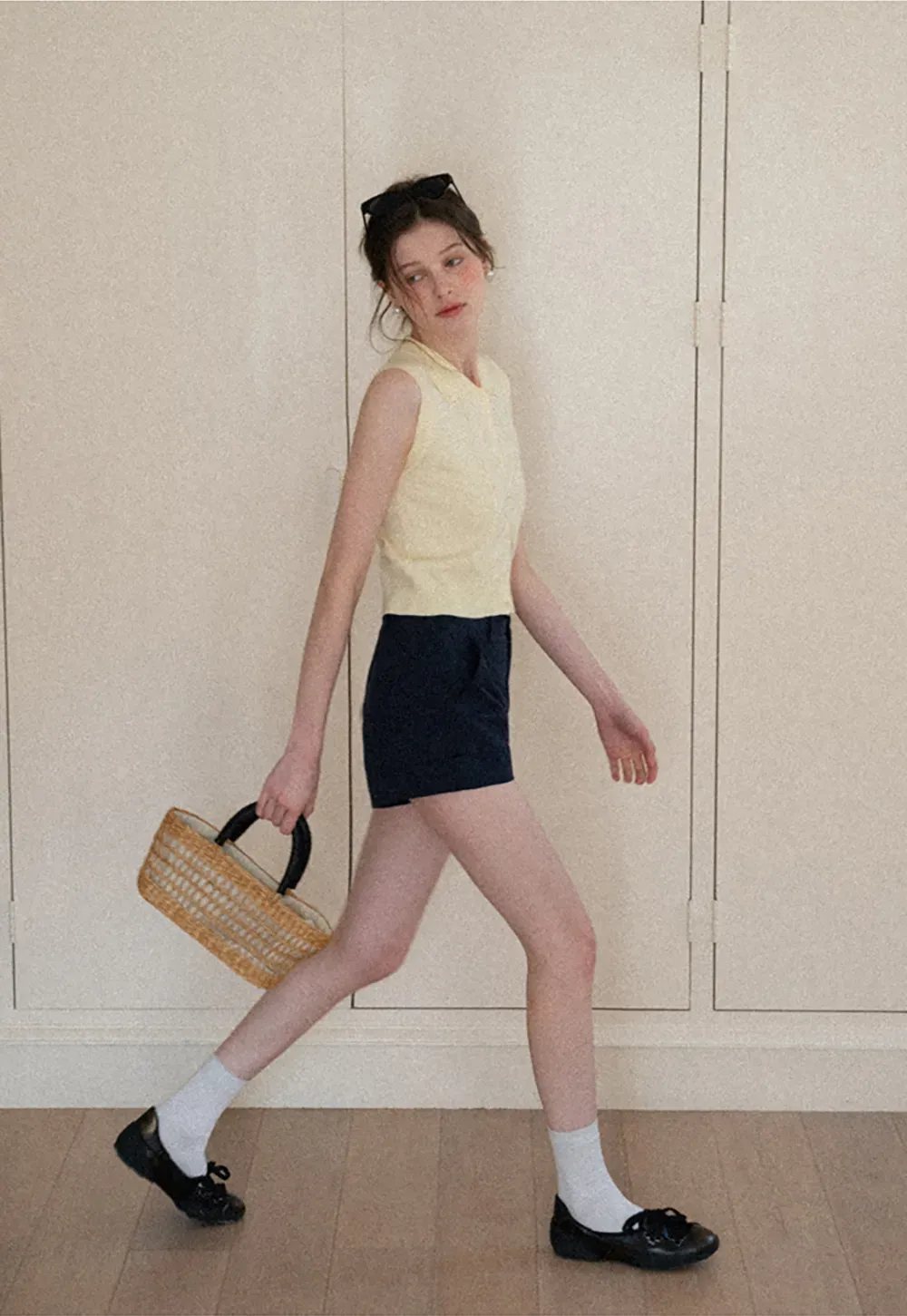 Sleeveless Knit Top with Collar and Buttons