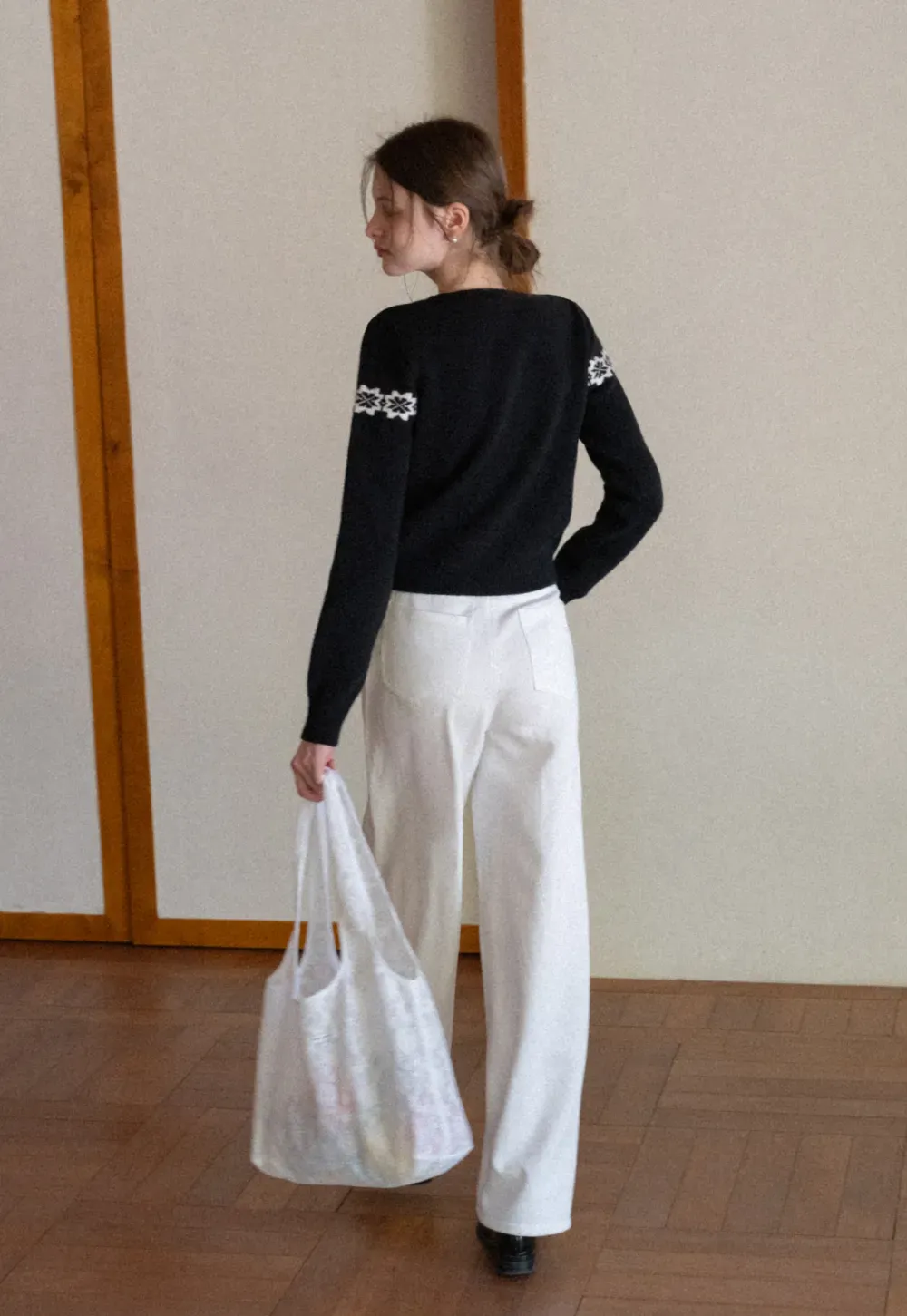 Round Neck Sweater with Snowflake Pattern Design