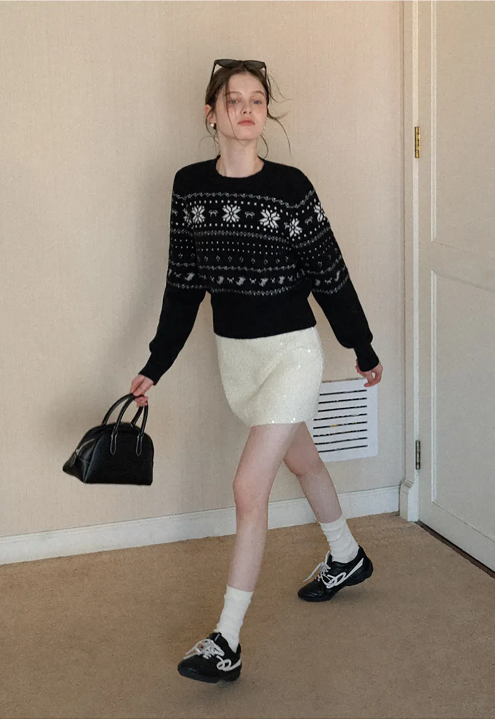 Winter Snowflake Knit Sweater with Round Neck Design