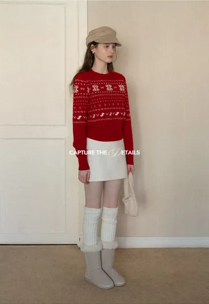 Winter Snowflake Knit Sweater with Round Neck Design