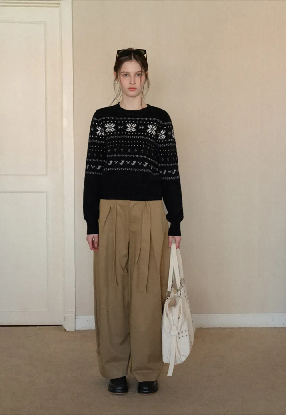 Wide leg pleated casual pants with tie waist design