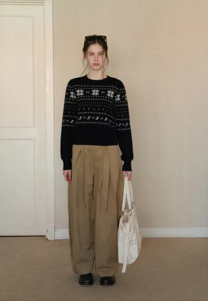 Wide leg pleated casual pants with tie waist design