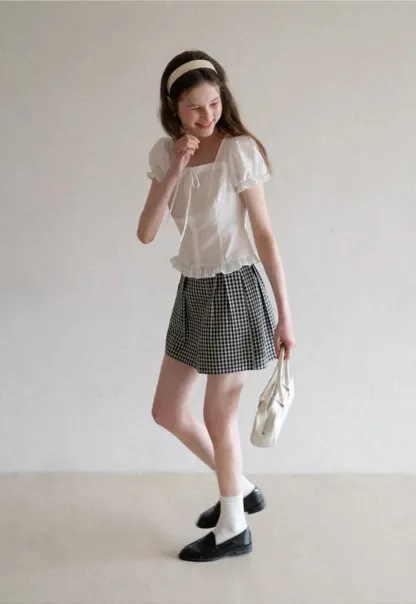 Square neck puff sleeve blouse with ruffle hem