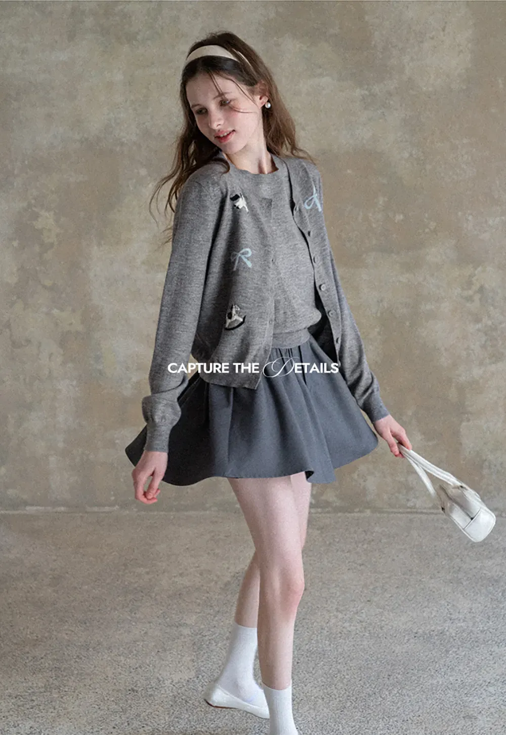 Woolen knit sweater with horse and bow motifs