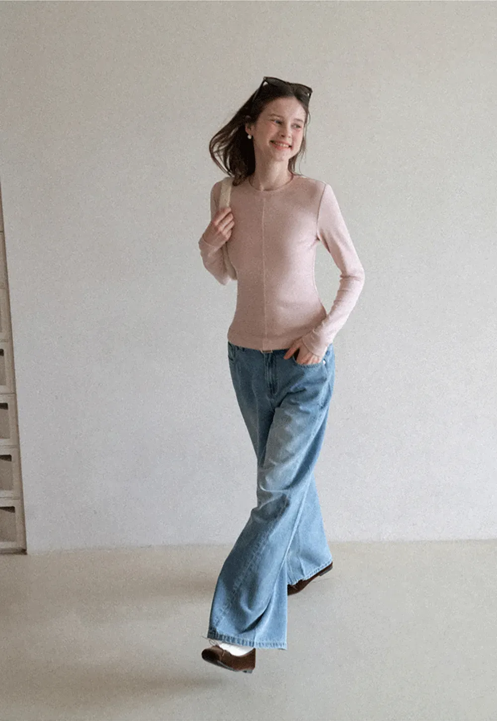 Wide leg denim jeans with high waist design