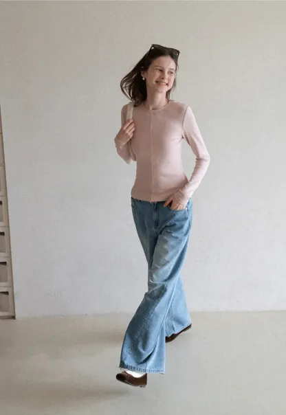 Wide leg denim jeans with high waist design