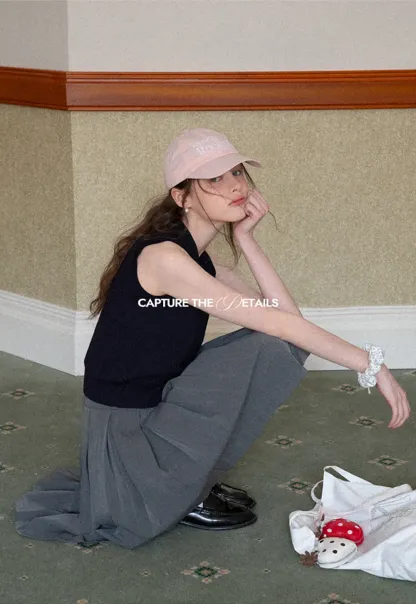 Sleeveless Knit Top with Collar and Buttons