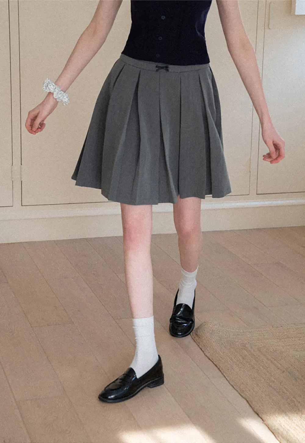 Pleated skirt with front bow detail
