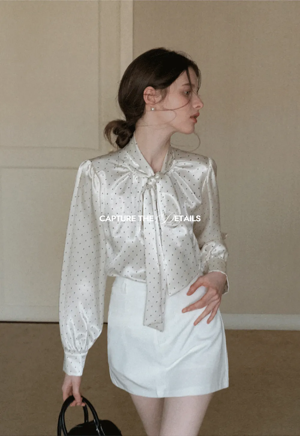 Elegant blouse with bow collar and long sleeves