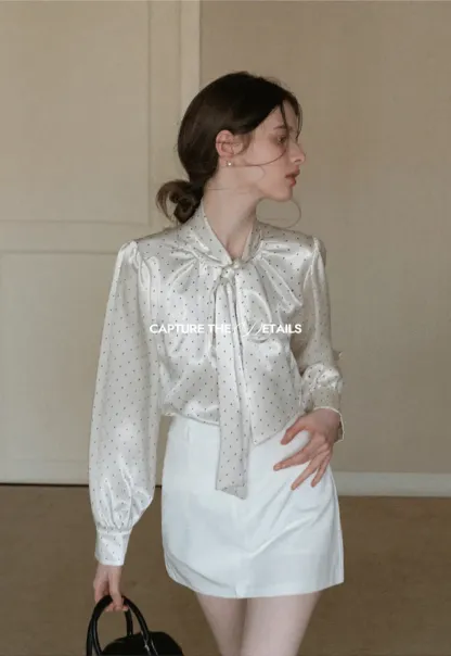 Elegant blouse with bow collar and long sleeves