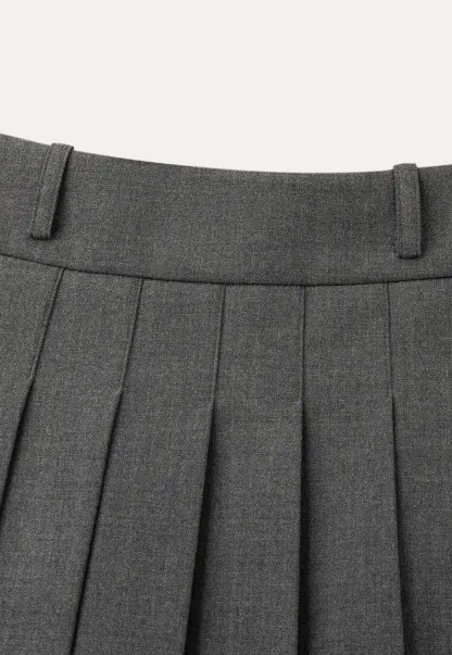 Elegant pleated midi skirt with high waist design