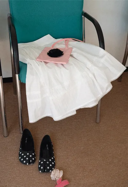 Lightweight pleated midi skirt with elastic waist