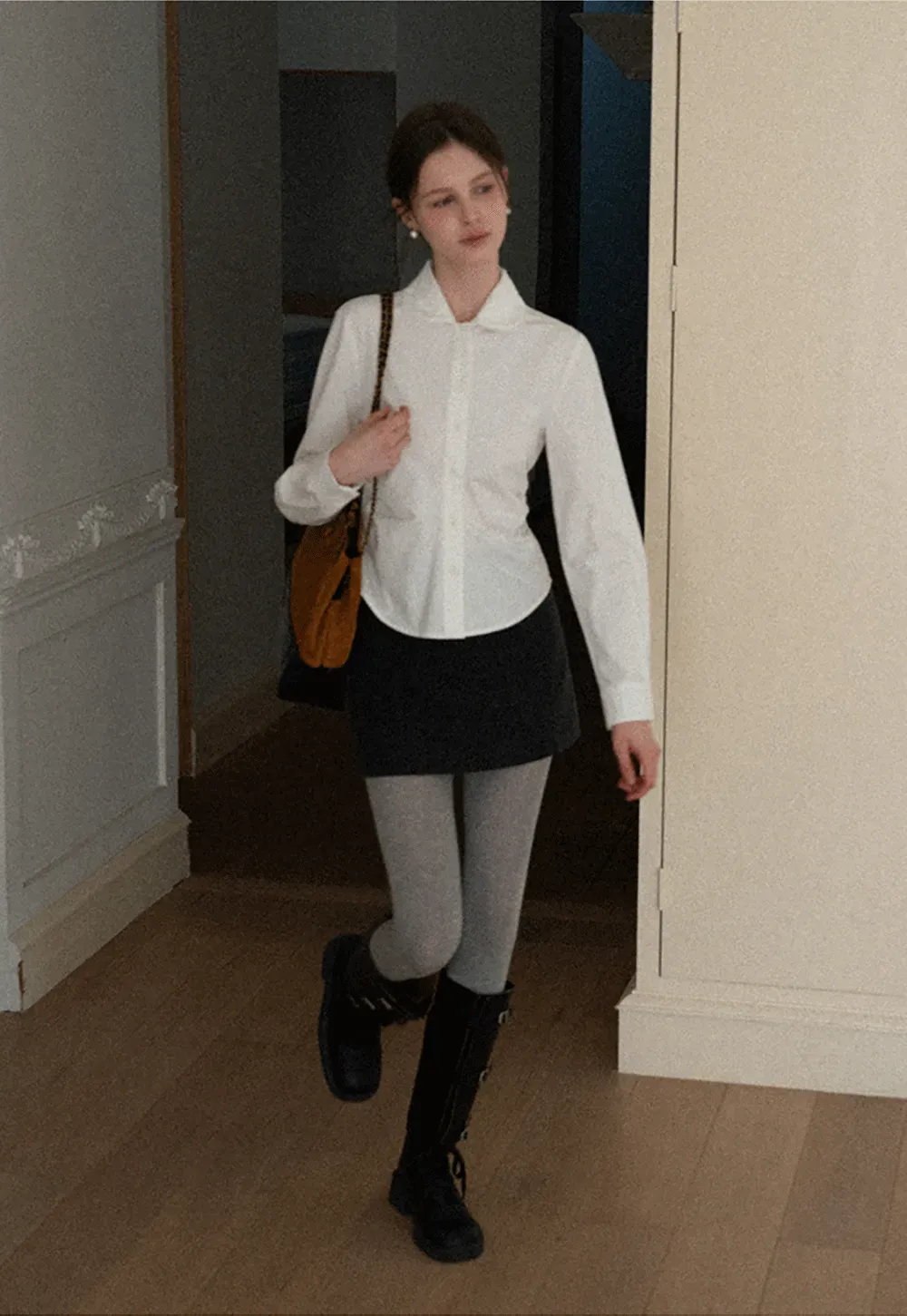 Elegant blouse with scalloped collar and long sleeves for versatile styling