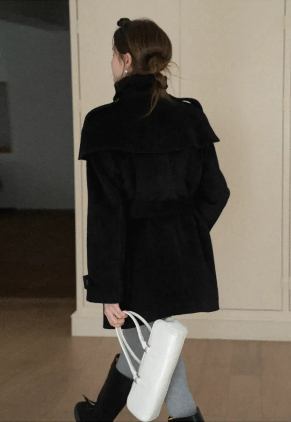 Elegant Wool Coat with Belted Design and Wide Collar