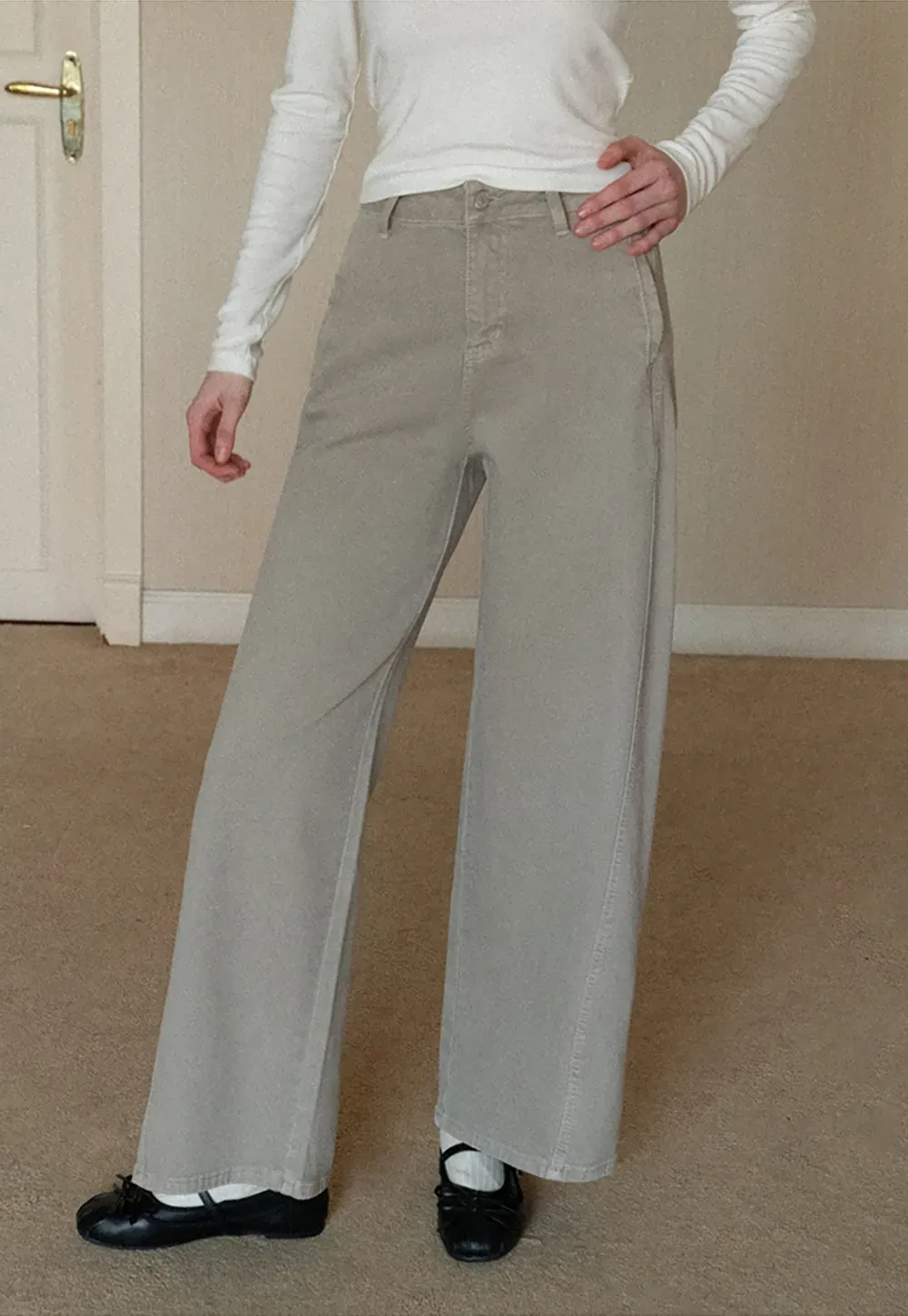 Wide leg high waist denim jeans with belt loop design