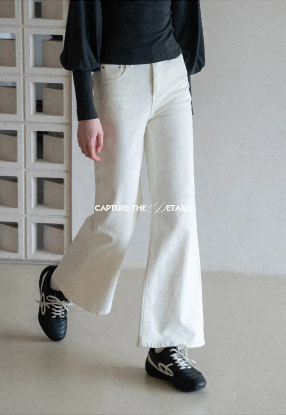 flared high waist jeans with back pocket design