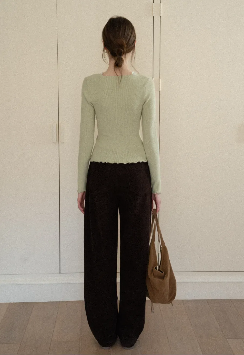 Elegant V Neck Lace Trim Knit Top with Asymmetrical Hem