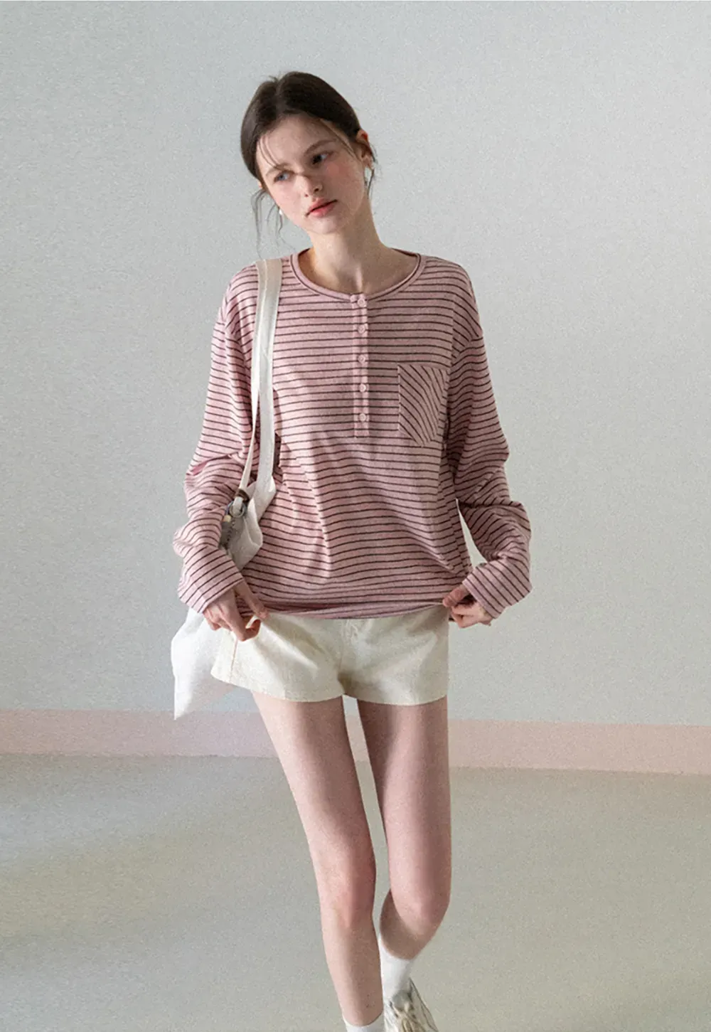 High waist denim shorts with belt loop and front pockets