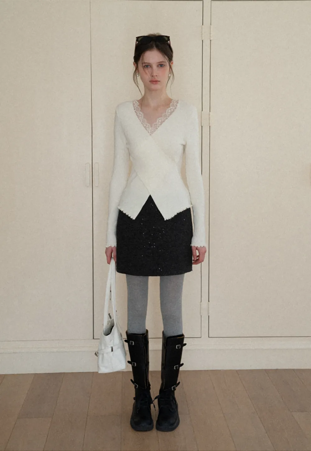 Elegant V Neck Lace Trim Knit Top with Asymmetrical Hem