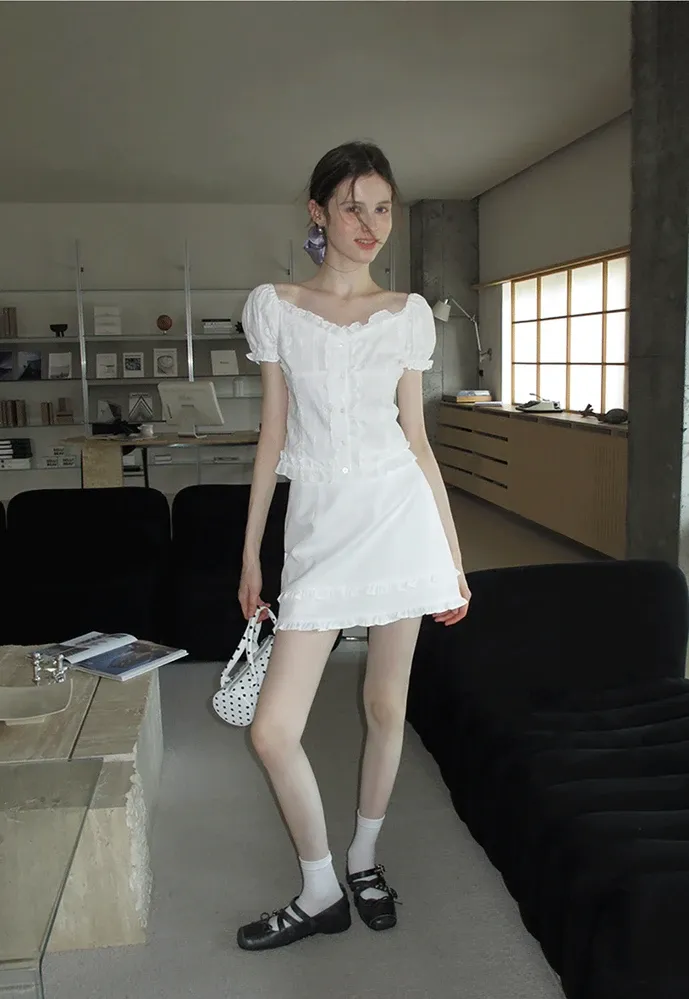 Women’s Puff Sleeve Ruffle Button Blouse