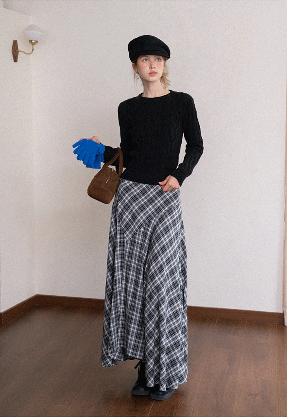 Classic Round Neck Cable Knit Slim Sweater