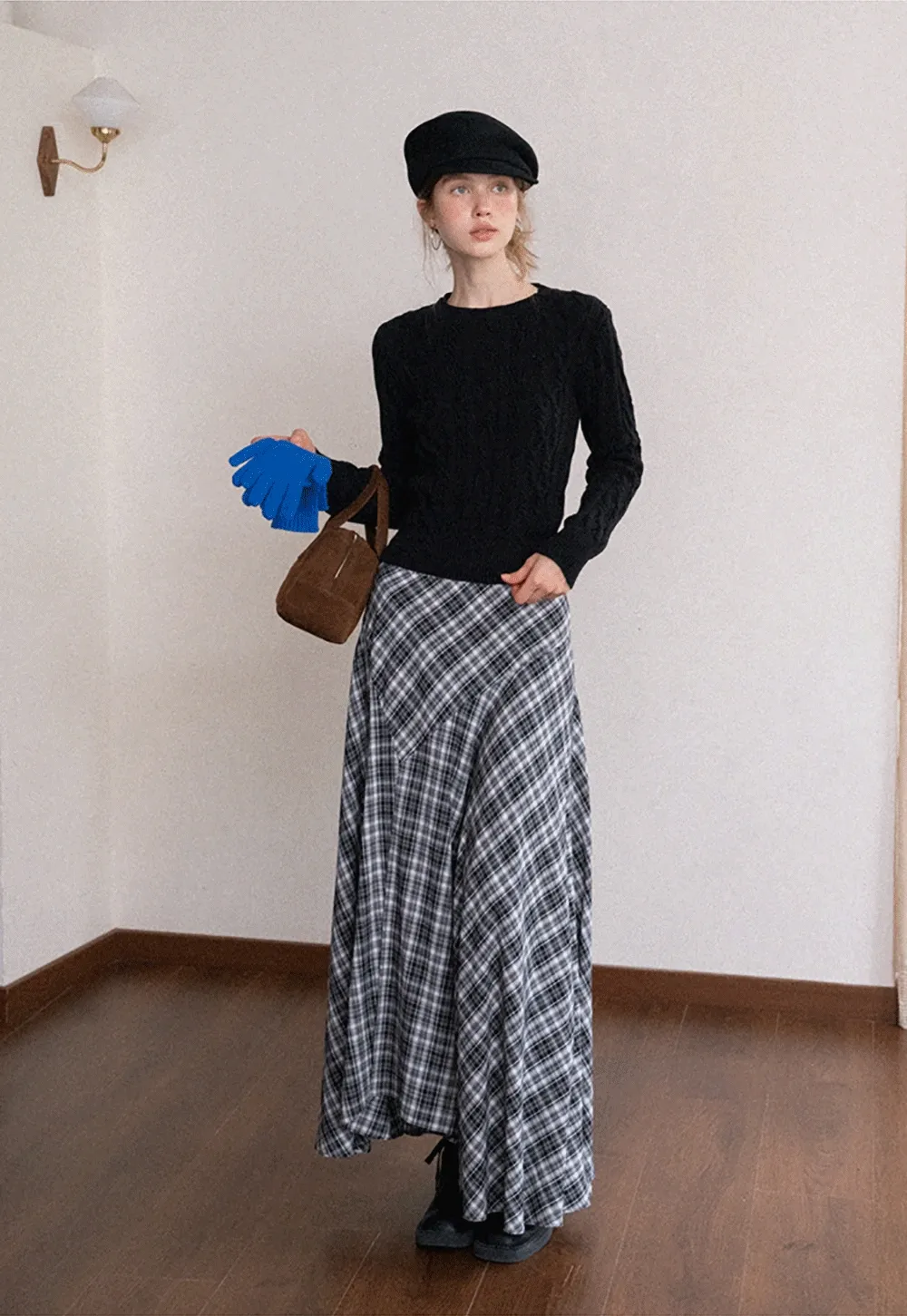 Classic Round Neck Cable Knit Slim Sweater