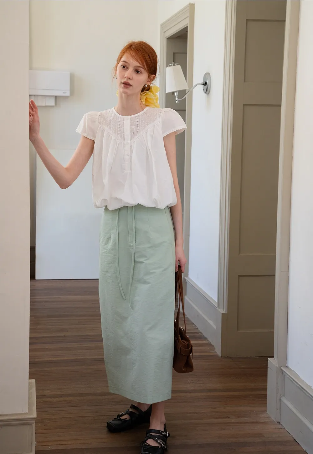 Women’s White Embroidered Button-Front Puff Sleeve Blouse