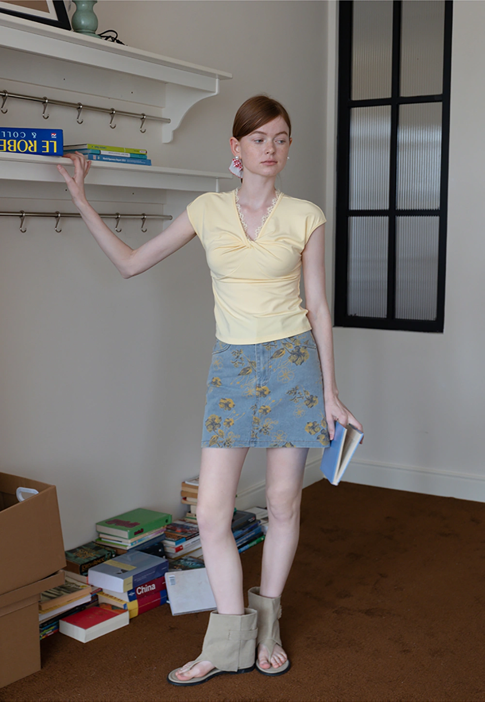 Women's Ruched V-Neck Lace Trim Fitted T-Shirt