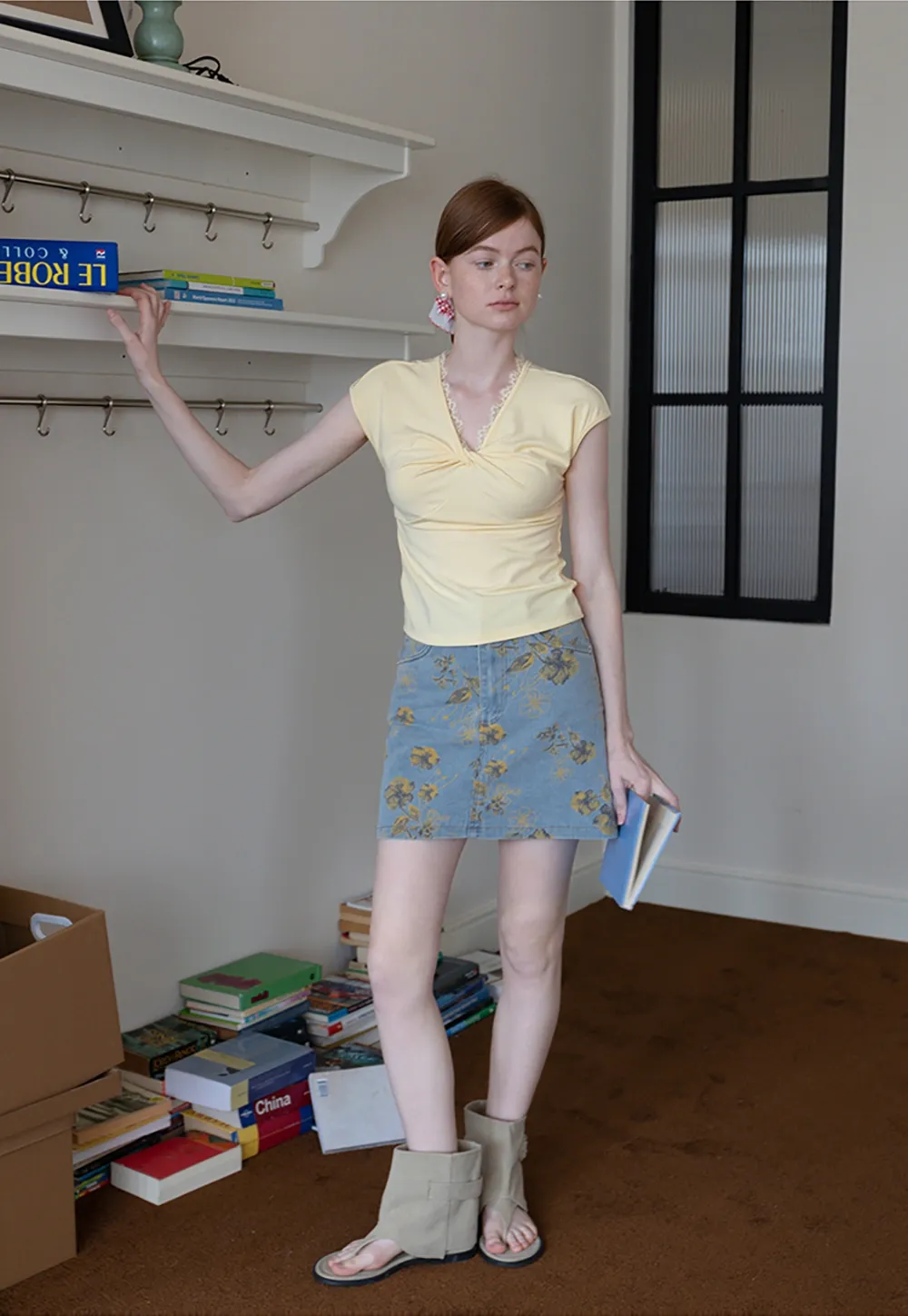 Women's Ruched V-Neck Lace Trim Fitted T-Shirt