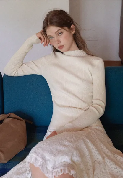 Elegant Ribbed Knit Turtleneck Sweater