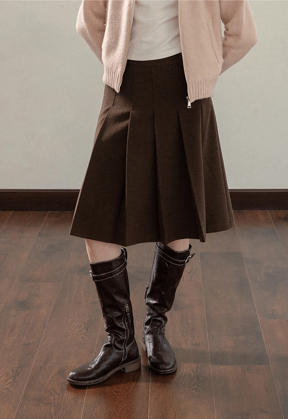 Women’s High-Waisted Pleated Skirt in Brown