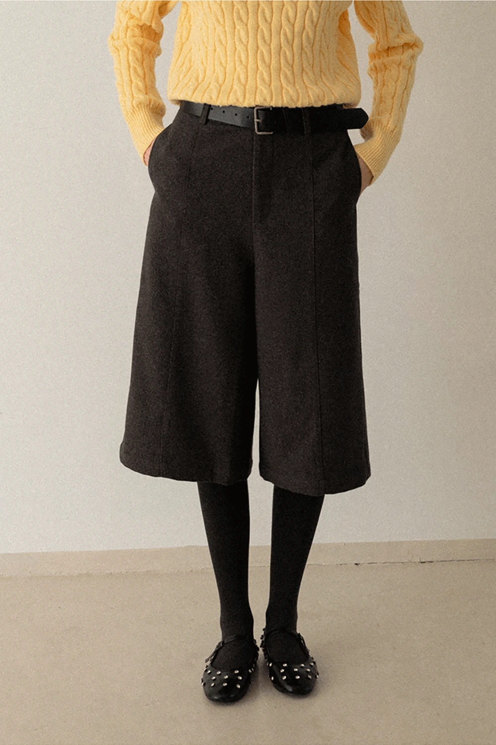 Elegant Woolen Three-Quarter Pants