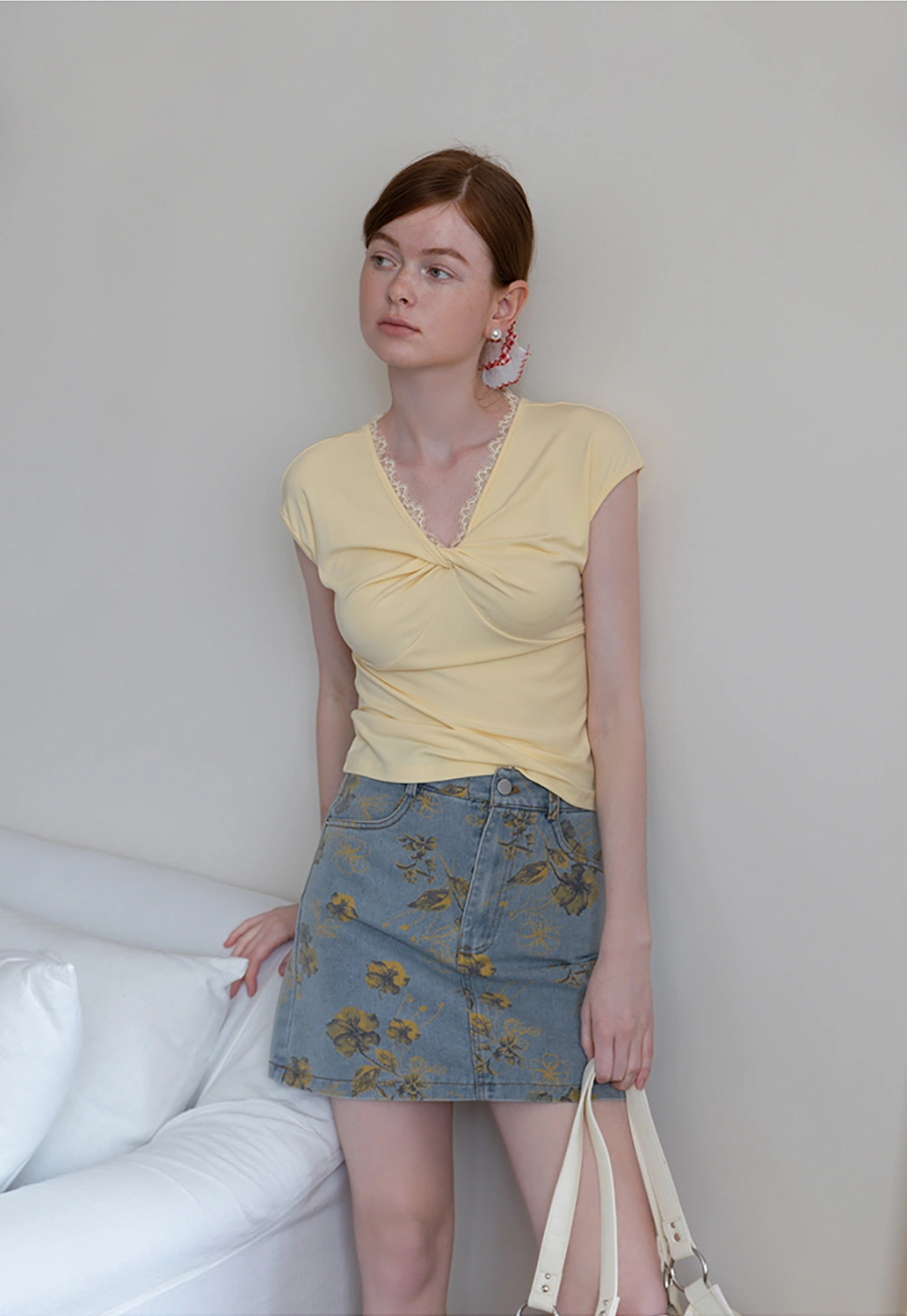 Women's Ruched V-Neck Lace Trim Fitted T-Shirt