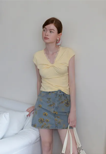 Women's Ruched V-Neck Lace Trim Fitted T-Shirt