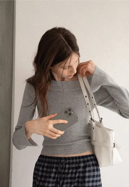 Women's Off-Shoulder Ribbed Knit Top