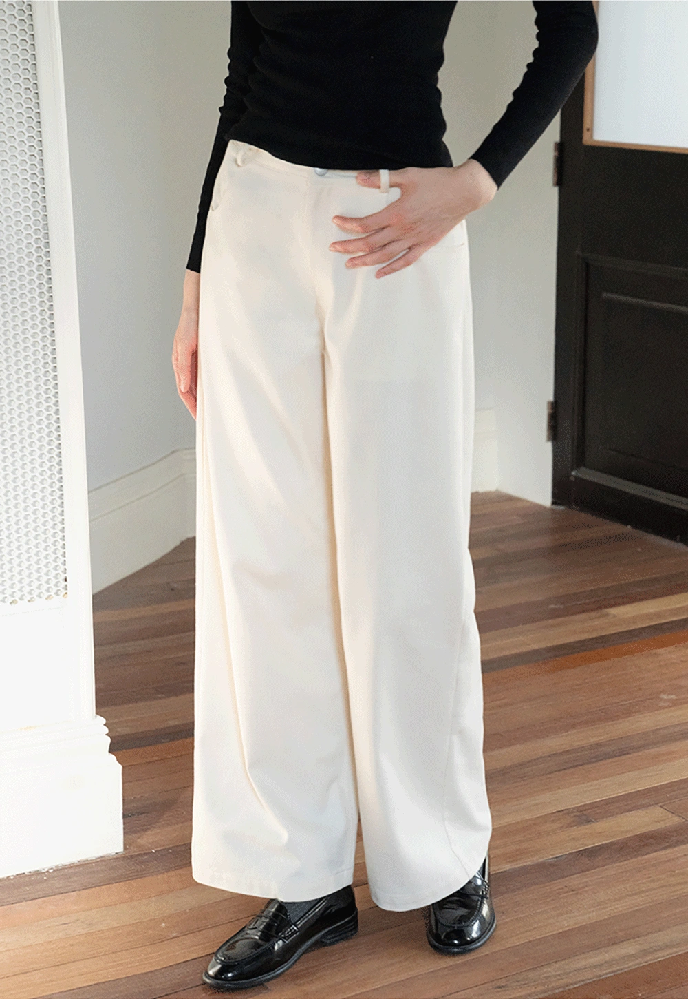 Women’s Off-White Wide Leg Dress Pants