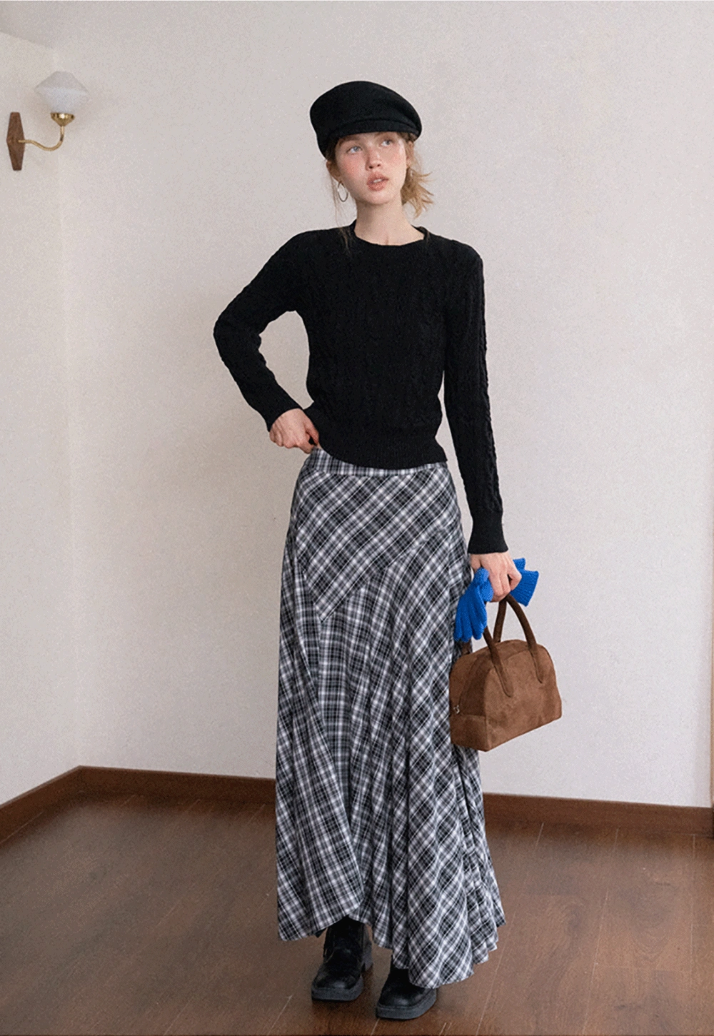 Classic Round Neck Cable Knit Slim Sweater