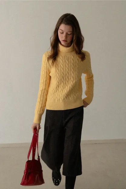 Elegant Woolen Three-Quarter Pants