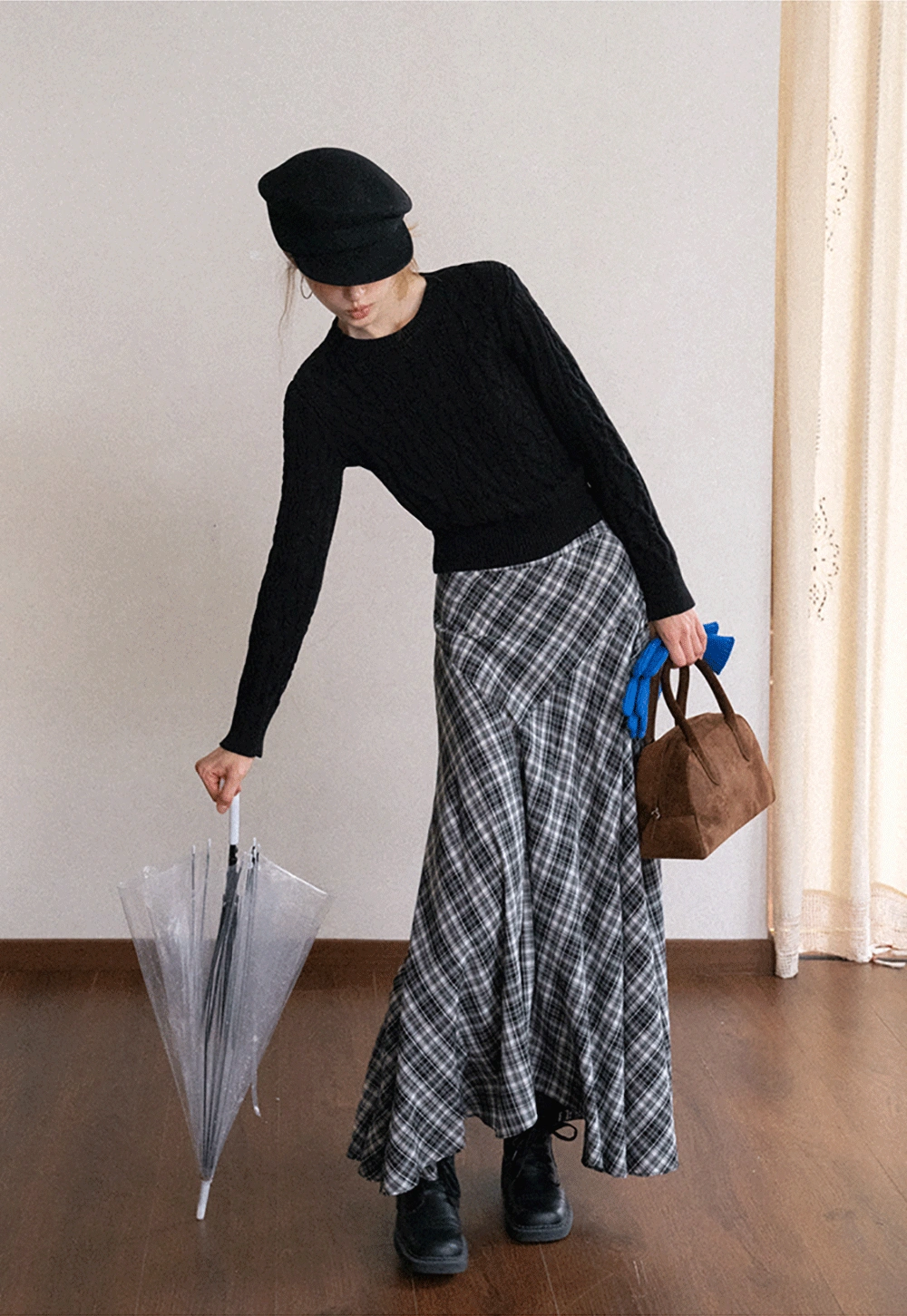 Classic Round Neck Cable Knit Slim Sweater