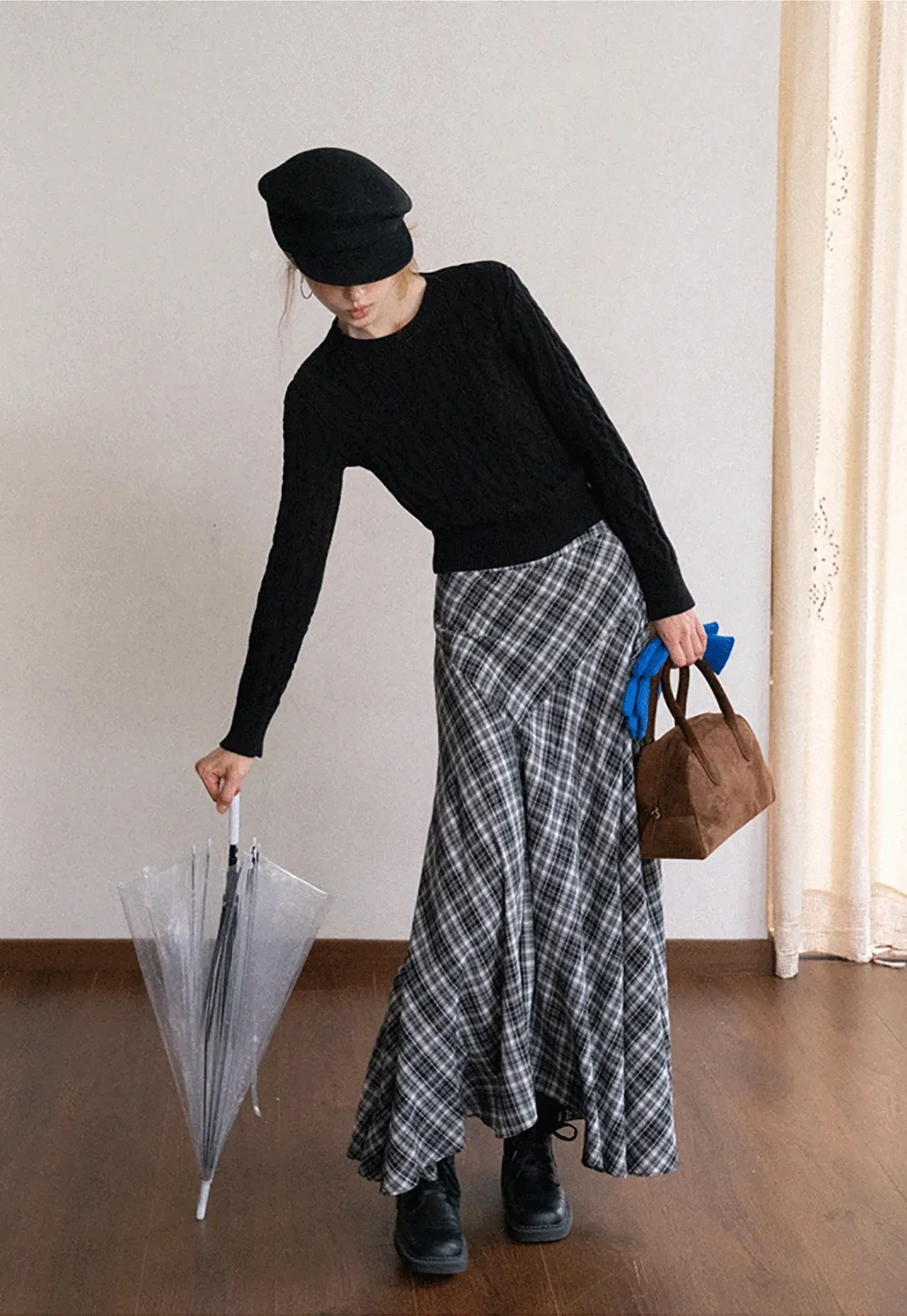 Classic Round Neck Cable Knit Slim Sweater