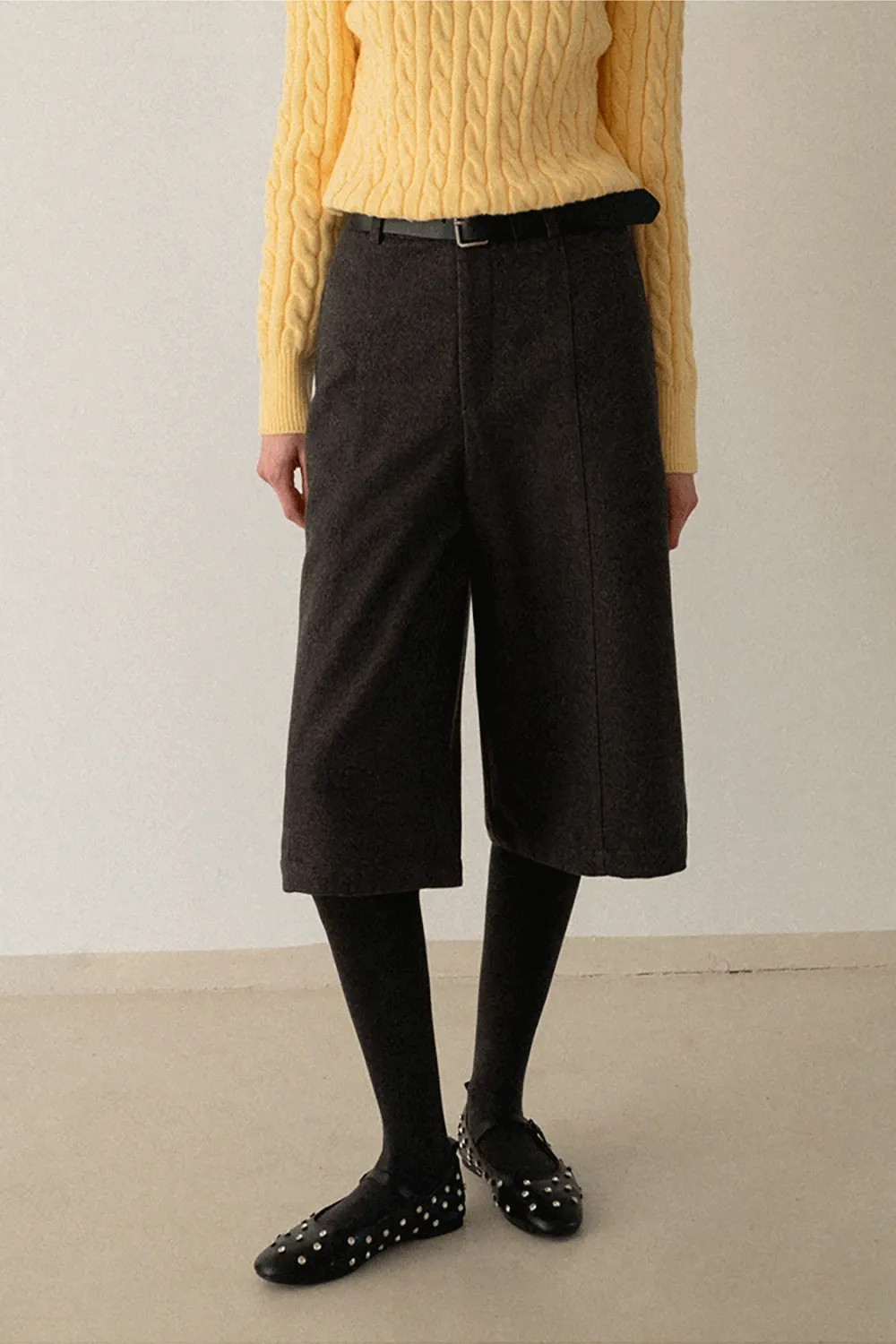 Elegant Woolen Three-Quarter Pants