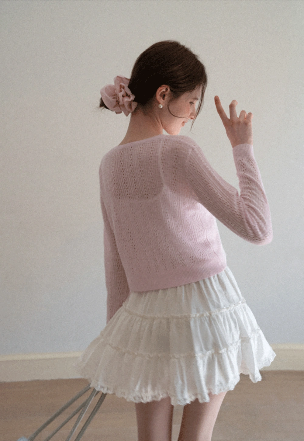 V Neck Cropped Knit Cardigan with Floral Button