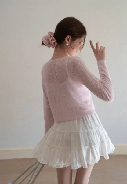 V Neck Cropped Knit Cardigan with Floral Button