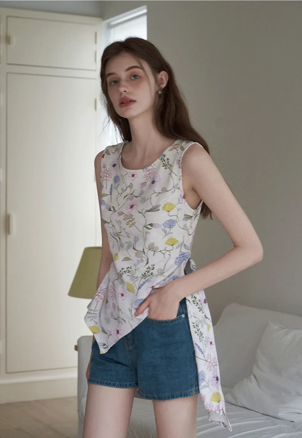 Women's Split Hem Denim Shorts with Pocket Design